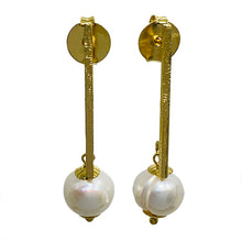Load image into Gallery viewer, Olho Dágua Gold Handmade Earring with Pearl