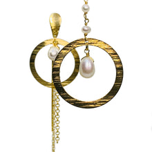 Load image into Gallery viewer, Lençois Gold Handmade Earring with Pearl
