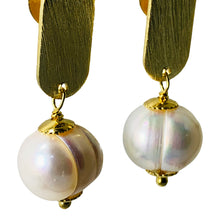 Load image into Gallery viewer, Noronha Gold Handmade Earring with Pearl
