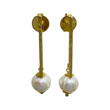 Load image into Gallery viewer, Olho Dágua Gold Handmade Earring with Pearl
